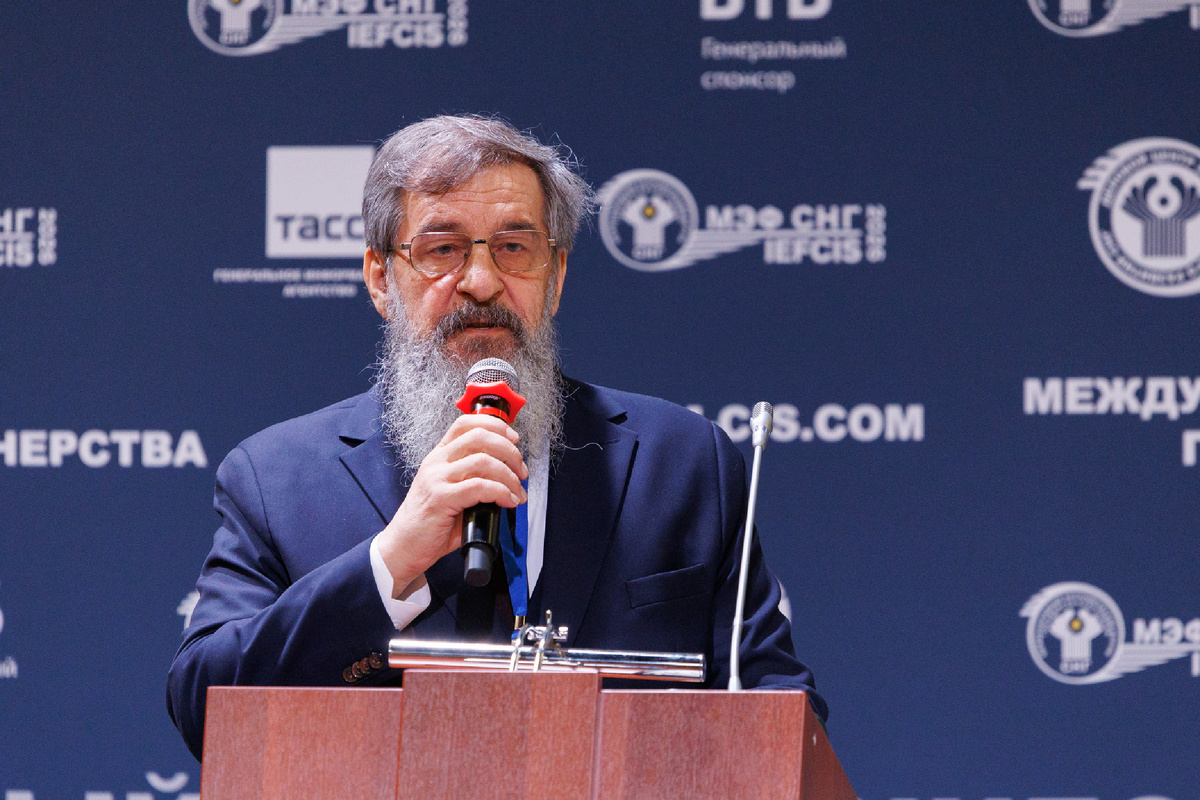 Учёный Андрей Всеволодович Курбатов. Разработчик ценностно-смысловых технологий, технологии ЦССУ (ценностно-смыслового самоуправления). Отмечен   
🏅знаком «За полезные обществу труды», 
🏅медалью «За доблестный труд», 
🏅медалью «Честь и польза», 
🏅орденом «За обустройство Земли Российской», 
🏅орденом «Слава нации», 
🏅орденом «За вклад в науку».