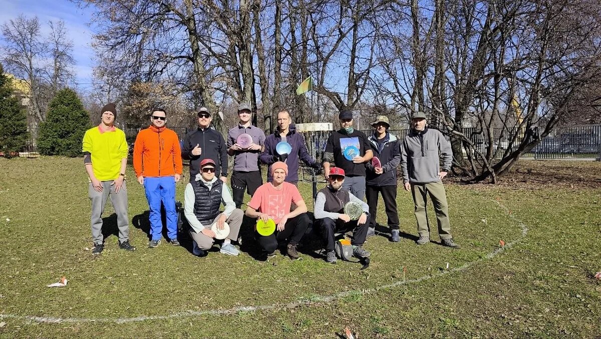 Найдите 20 участников на изображении