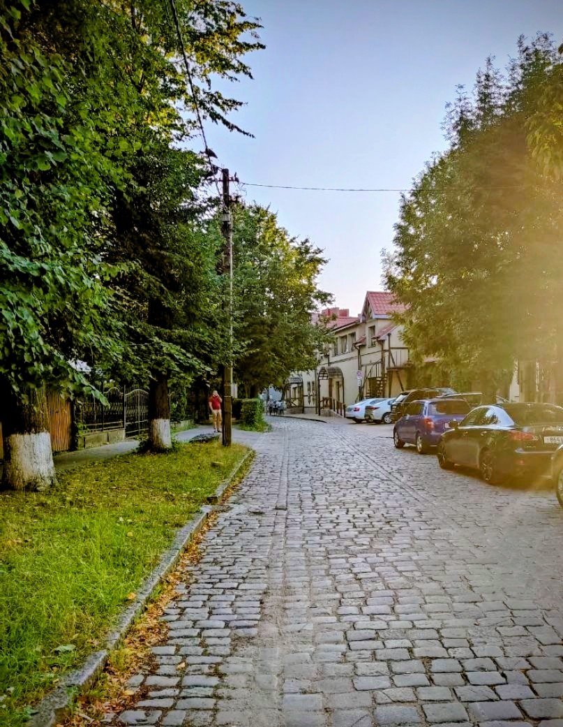 Брусчатка - особая фишка городов и даже дорог в Калининградской области