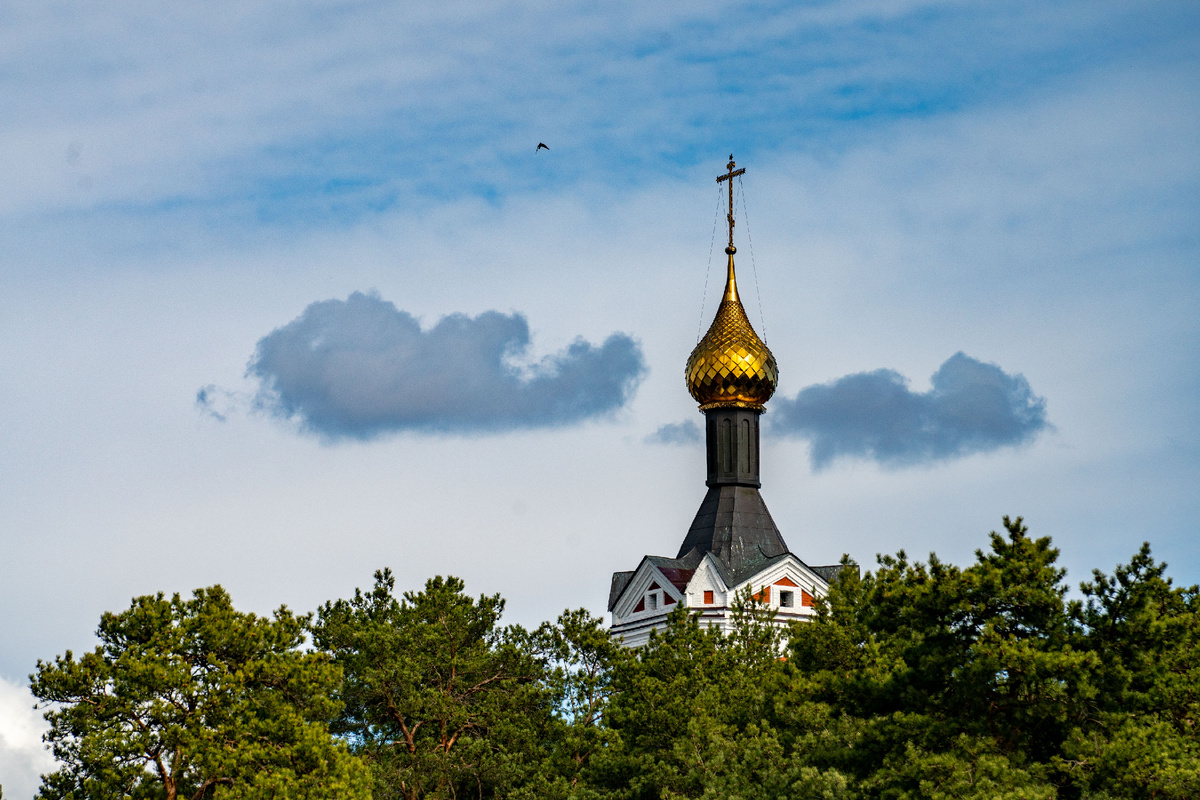 Храм видно издали
