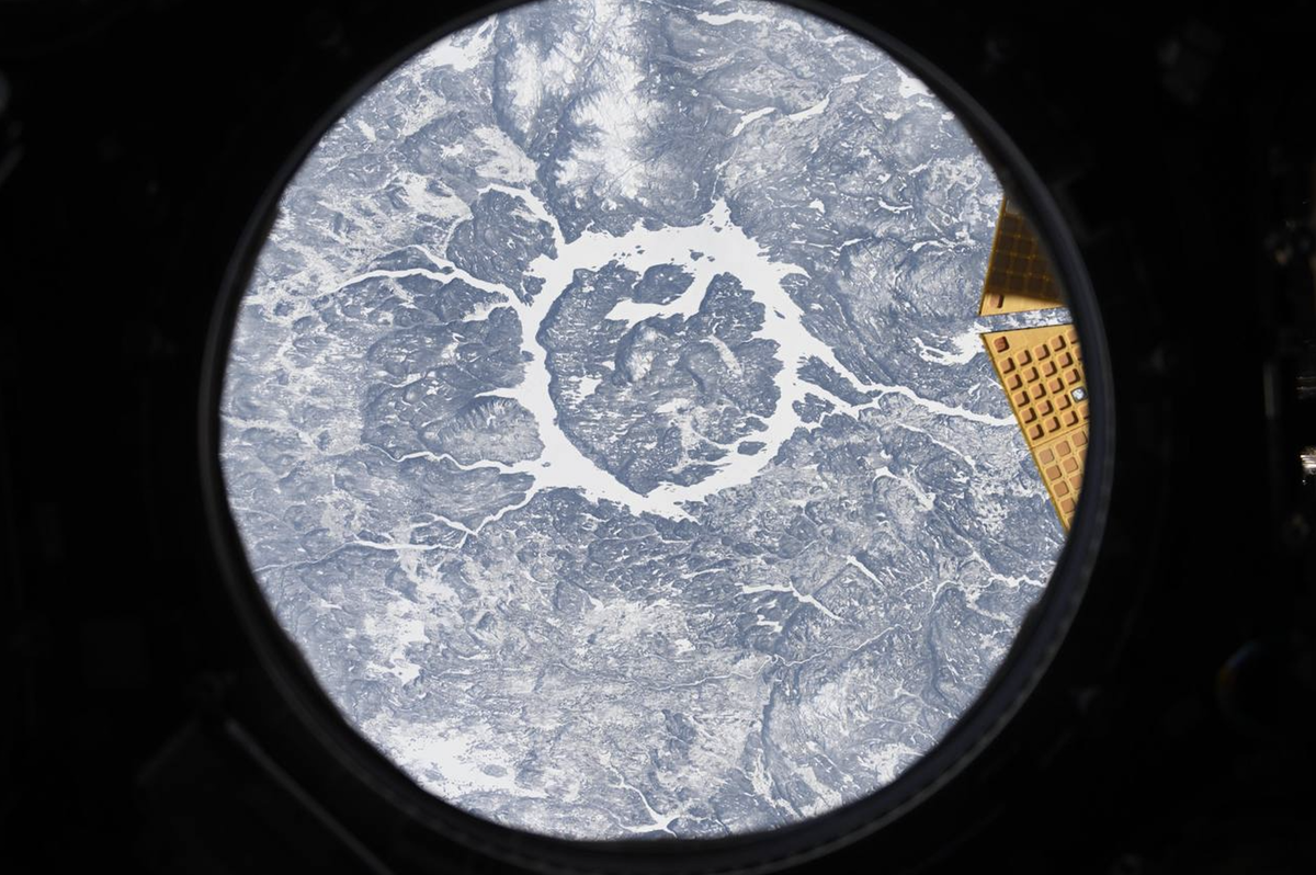    Фото кратера Маникуаган с борта корабля Orion