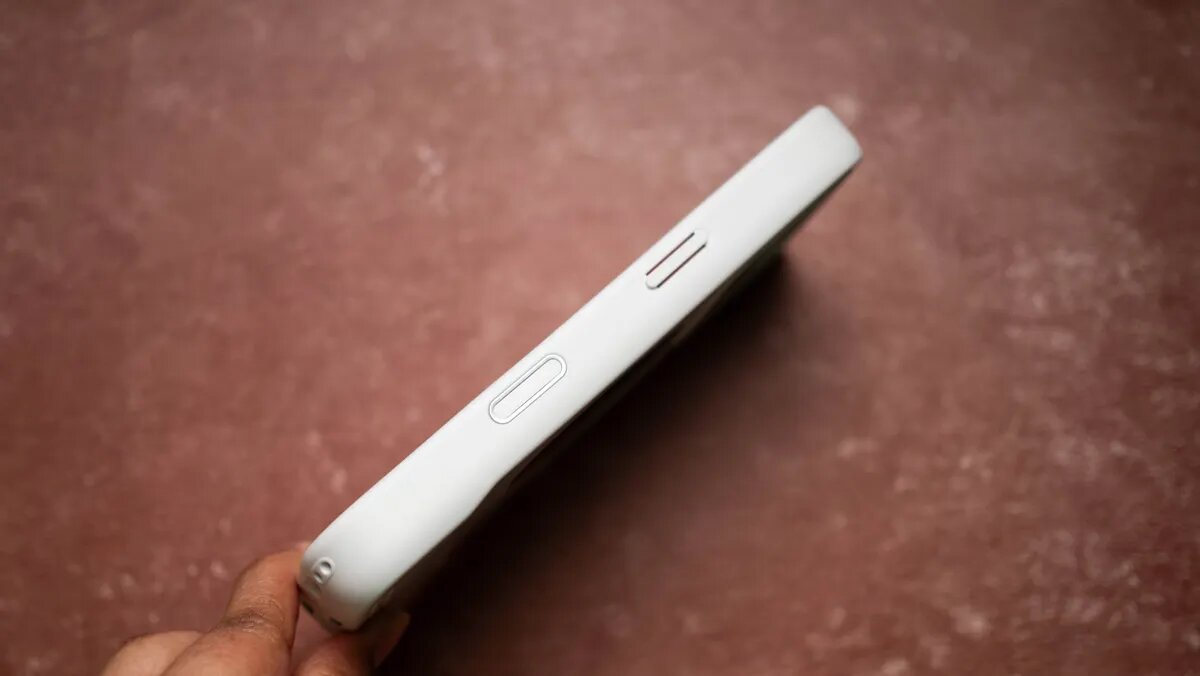    Анонсирован чехол для iPhone 17 Pro со встроенным экраном и слотом для microSD