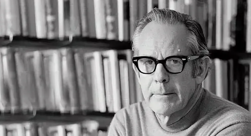 Почему мы так часто откладываем изменения? - Ответил психолог Ролло Мэй