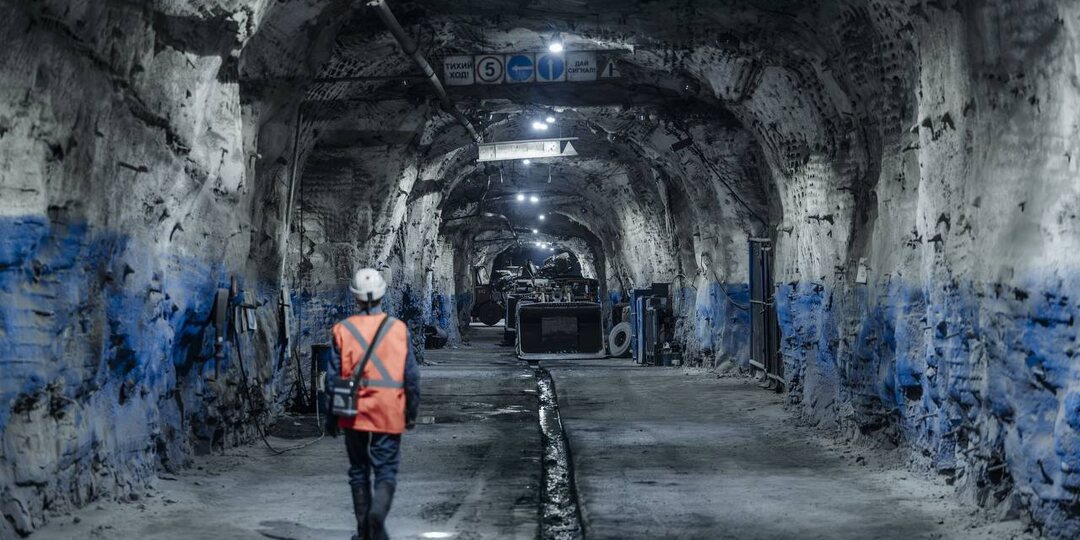 Самой глубокой шахте Евразии построили «подземное шоссе»