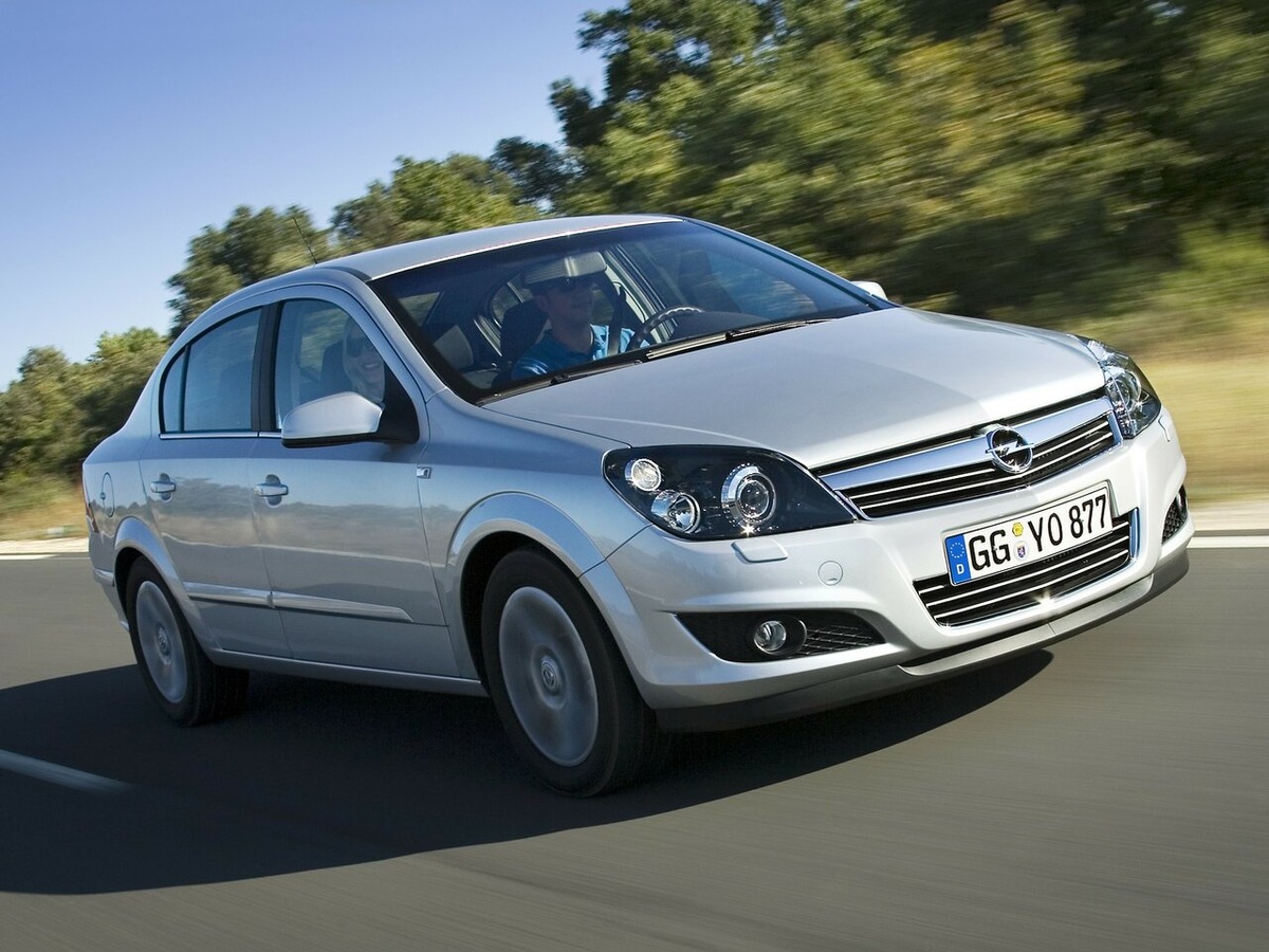 Opel Astra H. 1/3