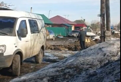«Коммунальщики недоработали»: оставленные ямы чуть не стали причиной трагедии в Тогучине