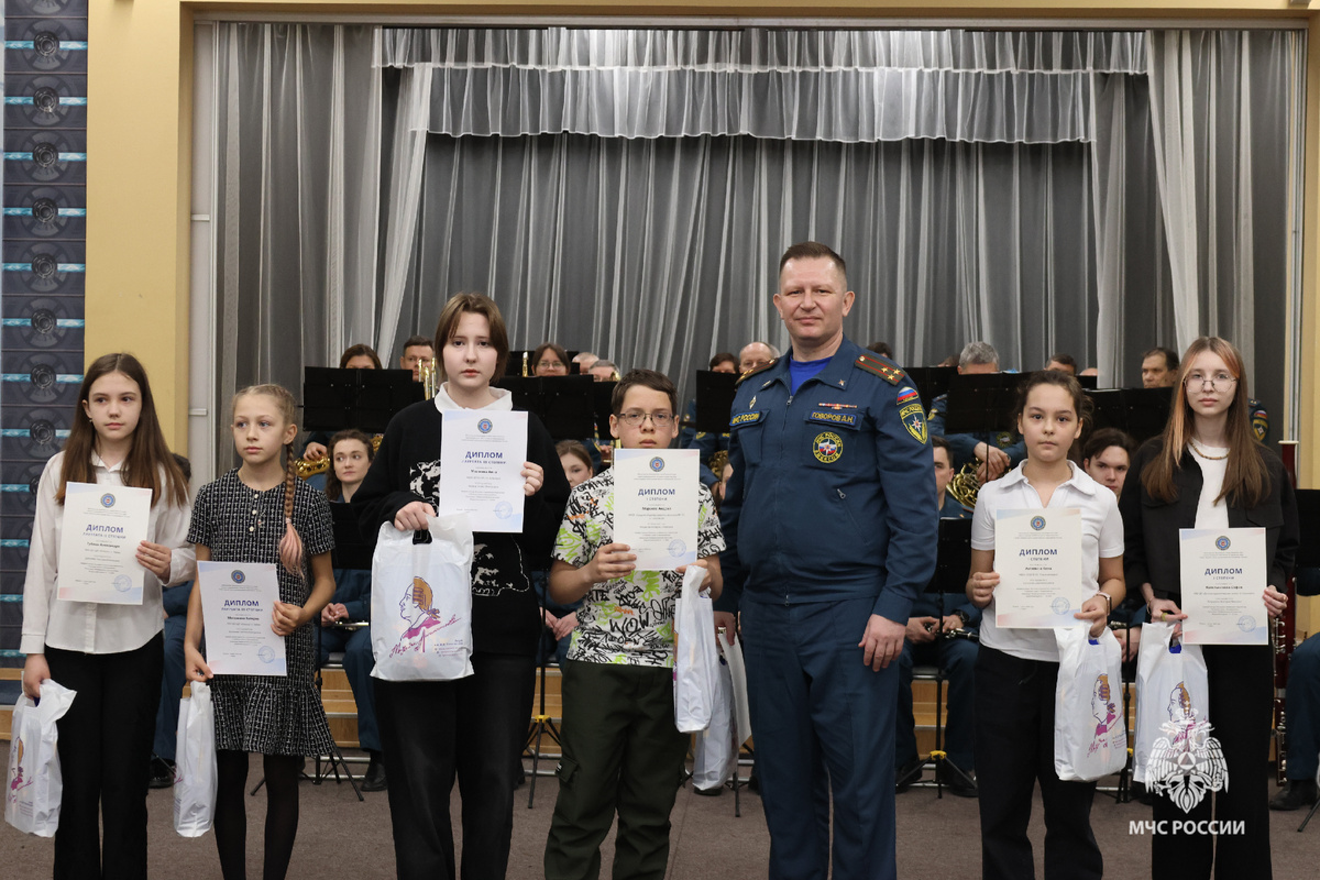 В краевом центре художественного образования «Росток» состоялась торжественная церемония награждения победителей и призеров конкурса детского и юношеского творчества «Полезные сказки о безопасности».