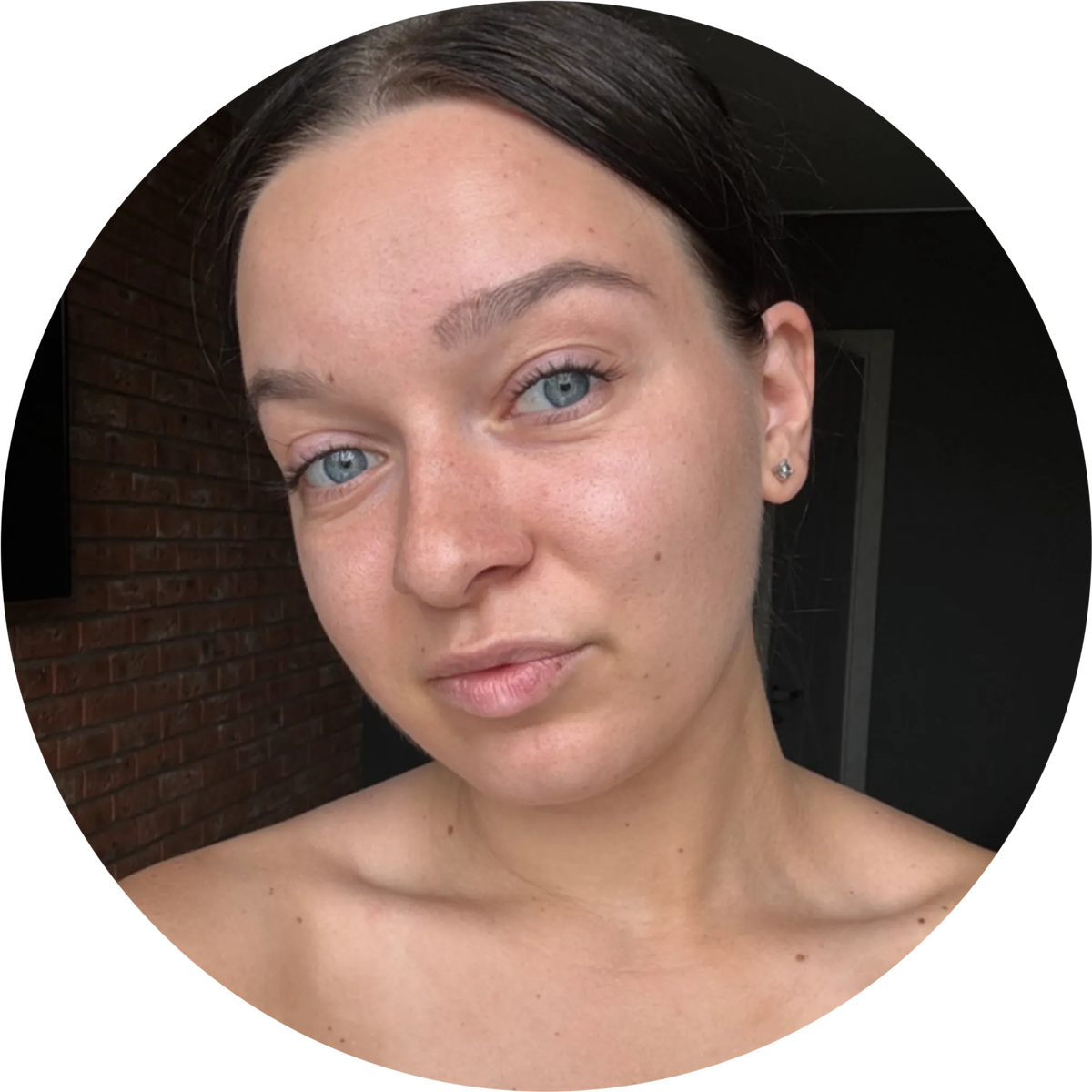 Статья подготовлена экспертом Анастасия Романовец. Основатель Cosmolex / бьюти-тестировщик. Опыт работы: 4 года