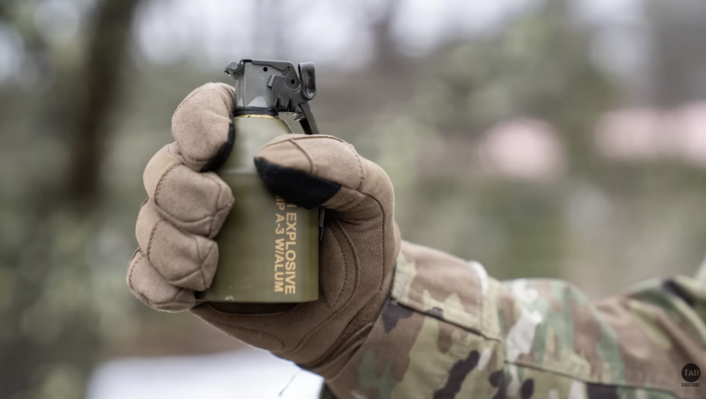      Вместо осколков — ударная волна: армия США впервые за 50 лет получила новую ручную гранату
