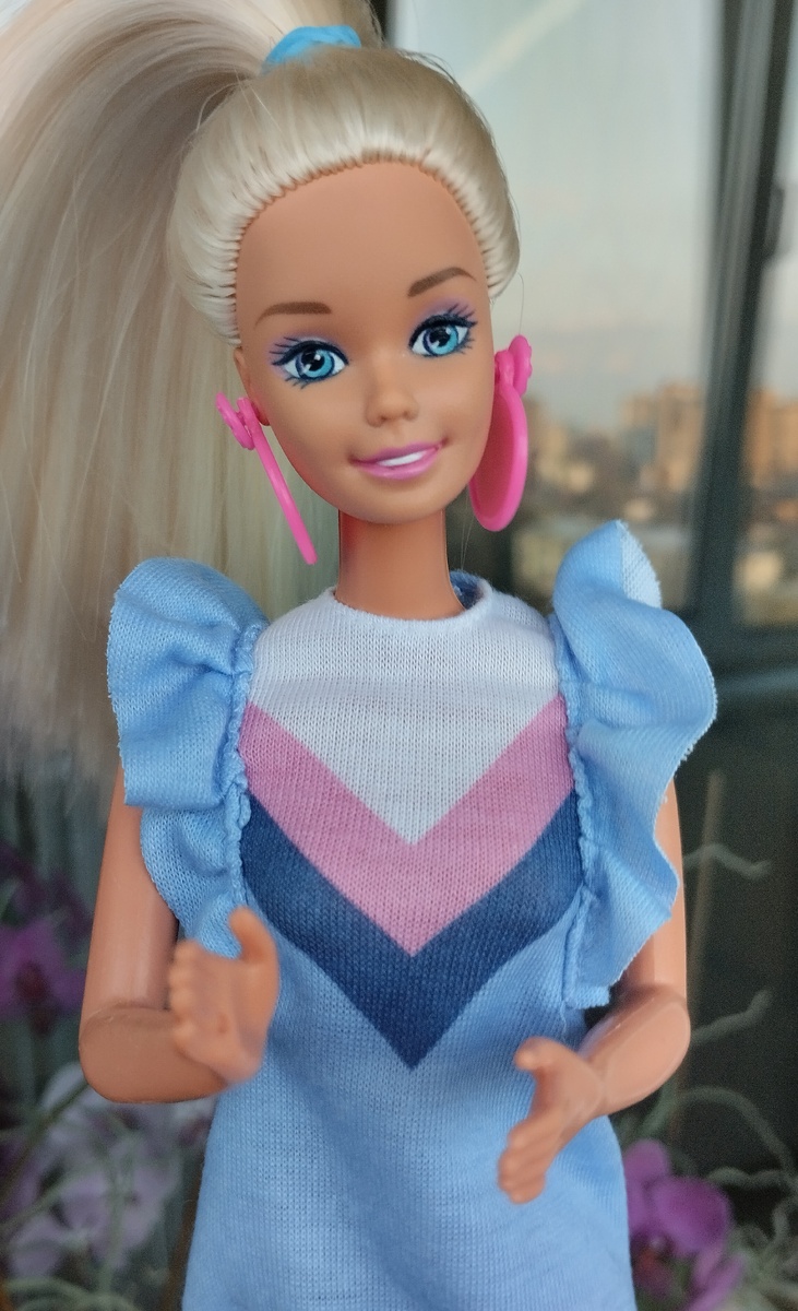 В платье от Fashionistas 121