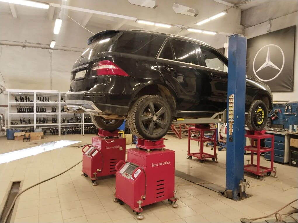 Mercedes-Benz ML350 проверяем заднюю ось