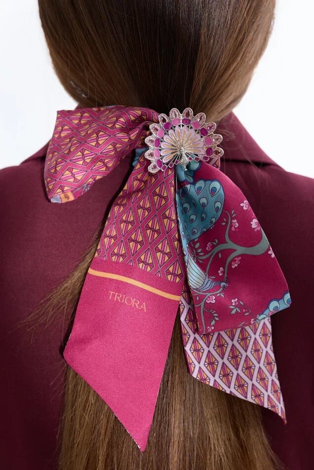 Бренд TRIORA, коллекция Индия: натуральный кощачий глаз, шёлковый шарфик Твилли и дизайнерская брошь "Павлин"