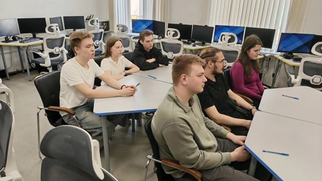    Югорским студентам и школьникам помогут с выбором профессии и трудоустройством