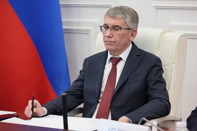 Миляев – чиновникам: «Голова — не только, чтобы есть»