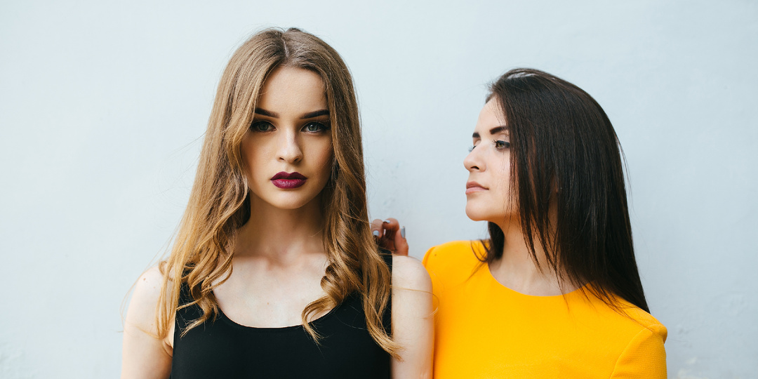 — Он же был тебе не нужен! — чуть не плакала Настя. Сестра же требовала вернуть ей любимого