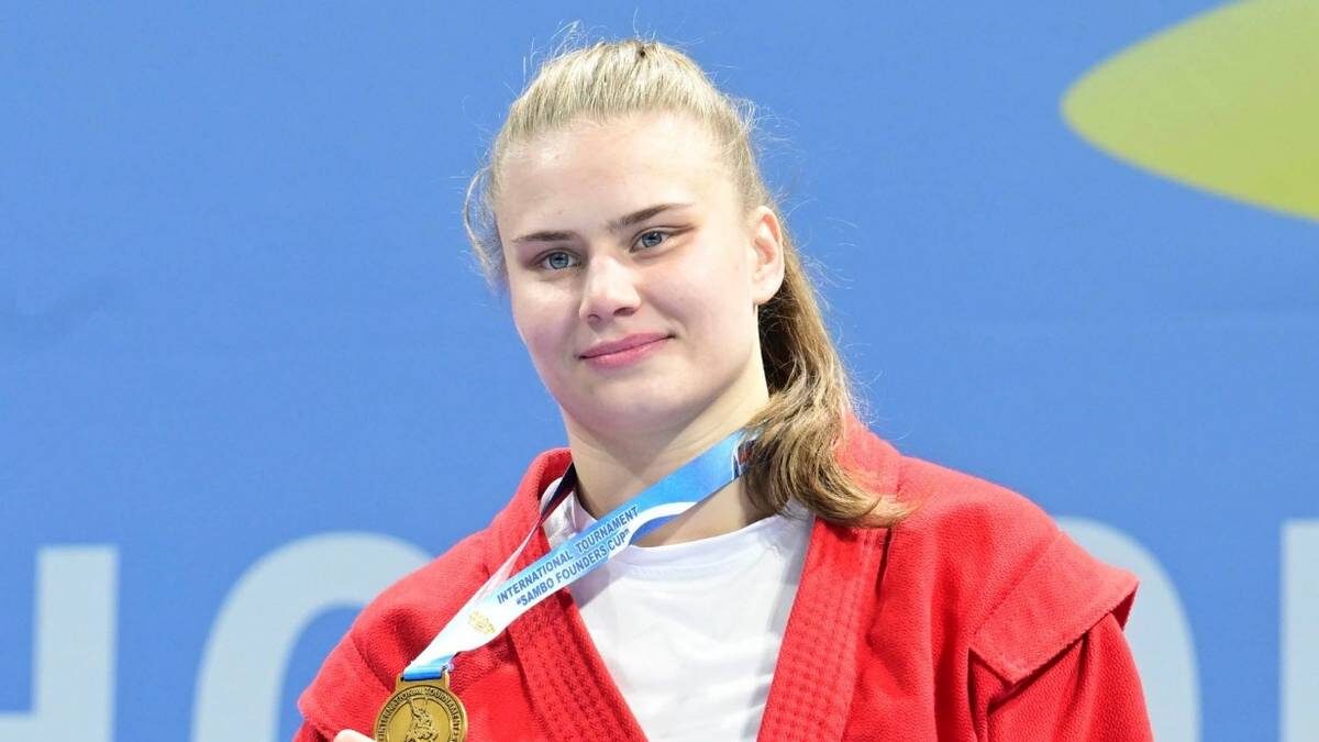    Спортсменка Яна Козырева получила золотую медаль на Кубке основоположников самбо / Фото: ЦСИО «Самбо-70» Москомспорта
