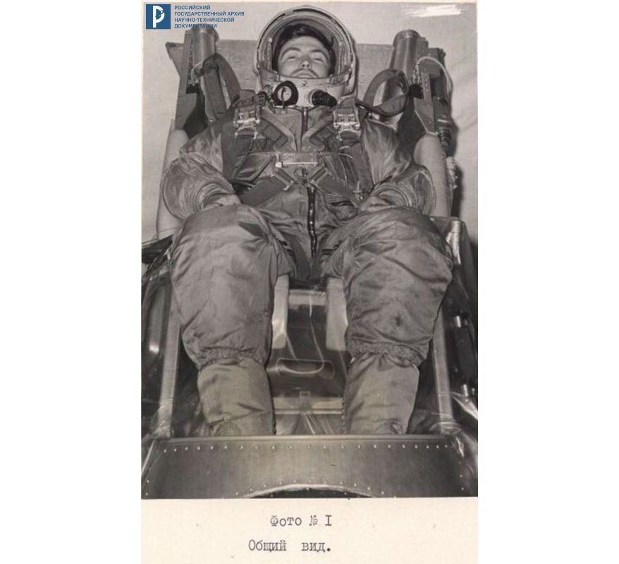 Испытатель в скафандре СК-1. 1961. РГАНТД. Ф. 7. Оп. 13-2. Д. 57. Л. 6
