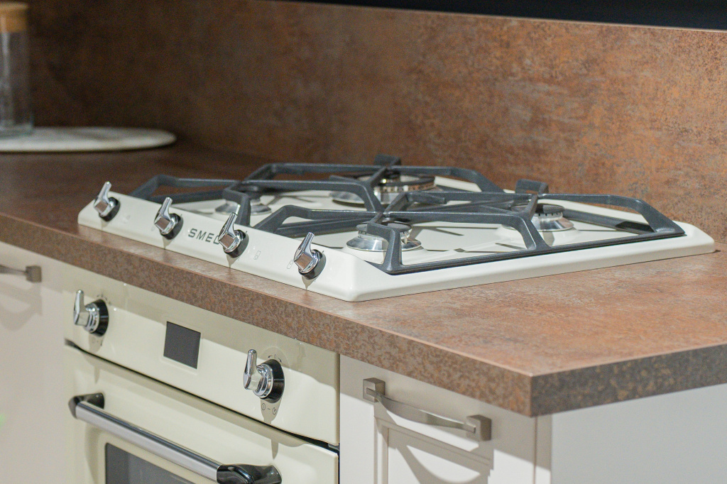 Штрафы, проверки, демонтаж: как изменились правила замены газовой плиты и к чему готовиться жильцам