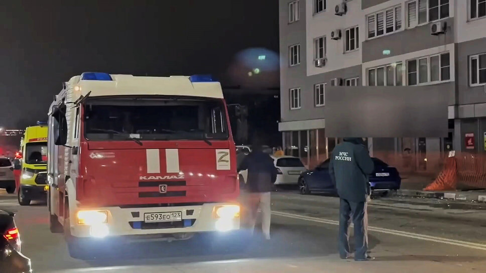 Массированная атака началась около 22:00. В городе включили сирены, жителей призвали укрыться.📷Фото: Оперштаб Кубани