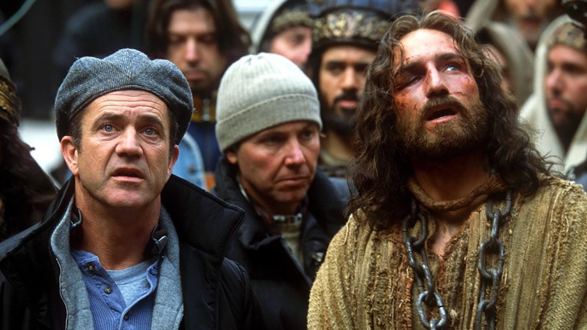 Фото со съёмок фильма "Страсти Христовы" (2004): Мэл Гибсон и Джим Кэвизел