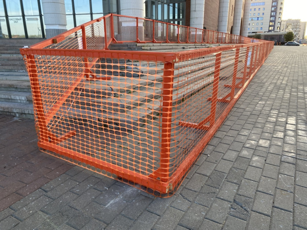 Сетка пластиковая оградительная для ограждения зоны ремонта