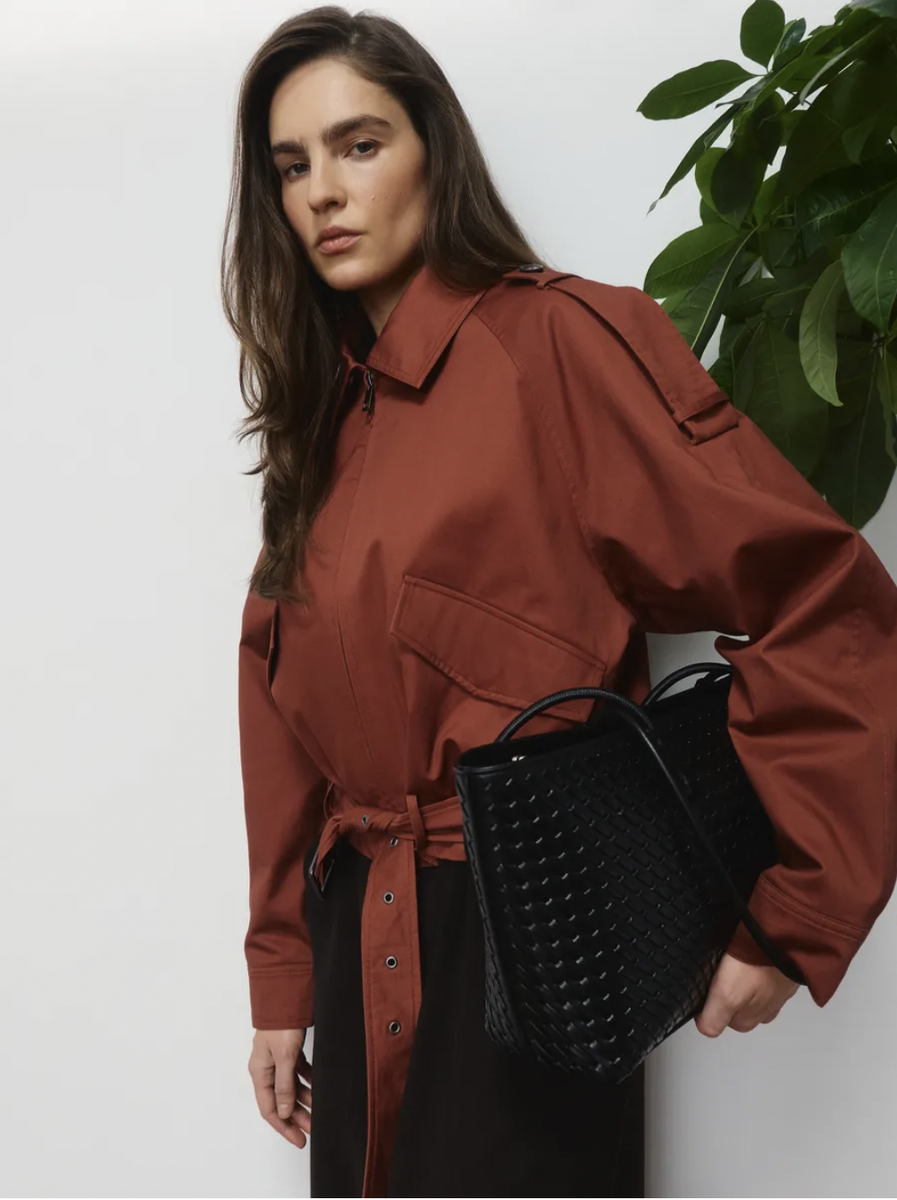 УКОРОЧЕННАЯ ВЕТРОВКА ZARINA