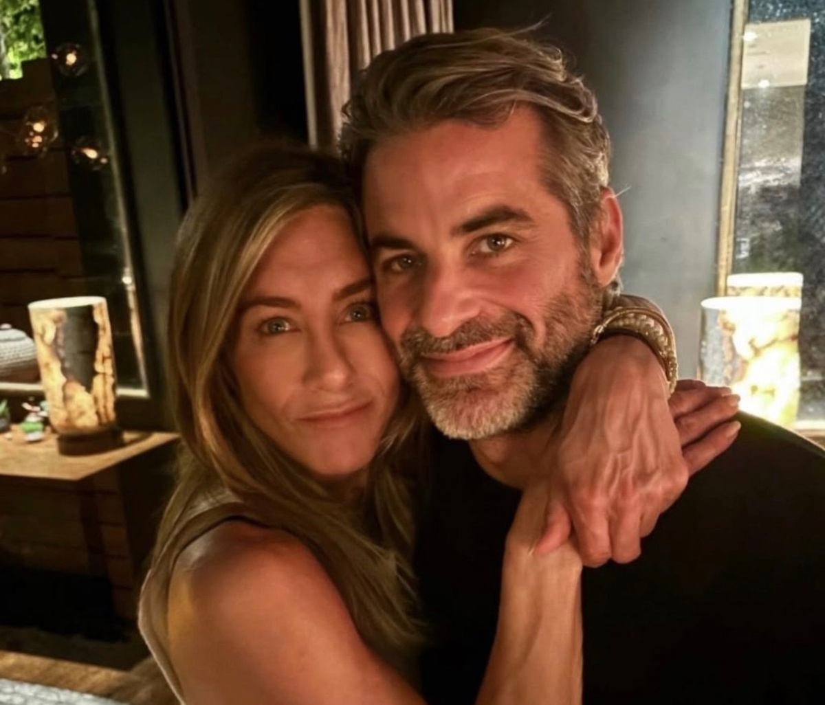    Дженнифер Энистон и Джим Кёртис. Фото: Соцсети Дженнифер Энистон