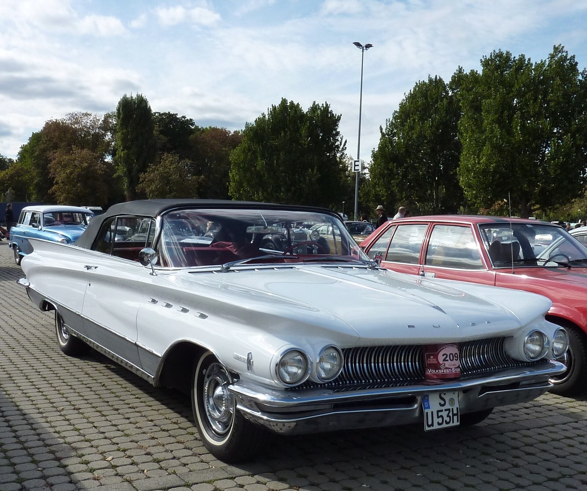 Кабриолет Buick Electra 225 (1960). Автор фото Xocolatl, является общественным достоянием.