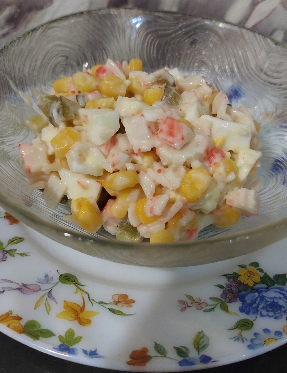 Салат из крабовых палочек. 