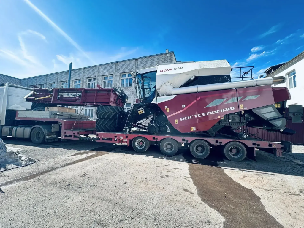    В Бугурусланский техникум поступил первый комбайн «НОВА-340» Оренбуржье