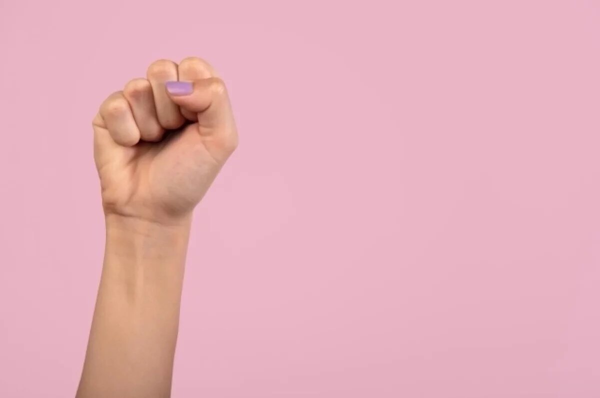    Избили, оплевали, потащили за гаражи.