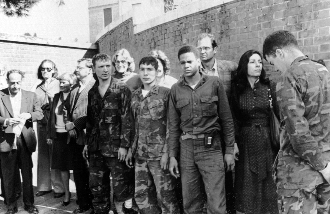 Сотрудники и охранники американского посольства в Тегеране в плену. Источник: Обломанный коготь: vikond65 — ЖЖ, https://vikond65.livejournal.com/2305184.html?es=1