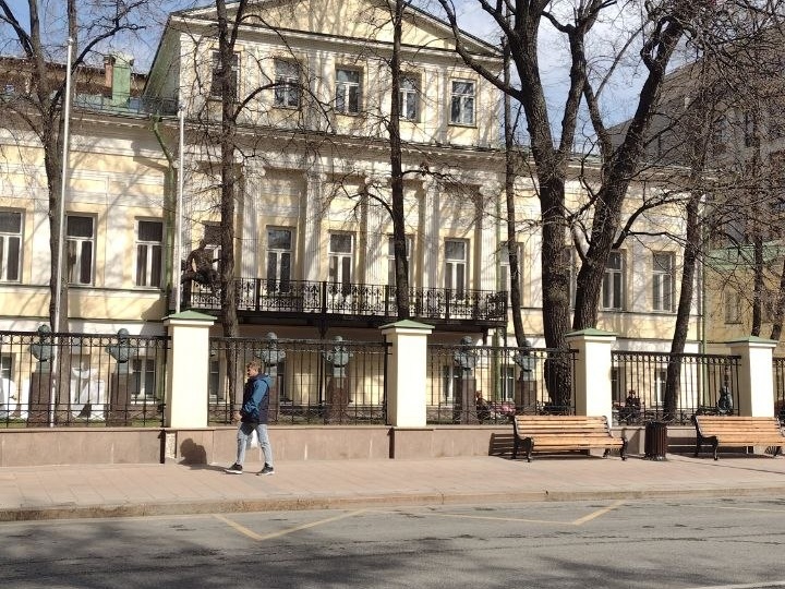 Михаил Булгаков и Николай Гоголь жили в одном особняке