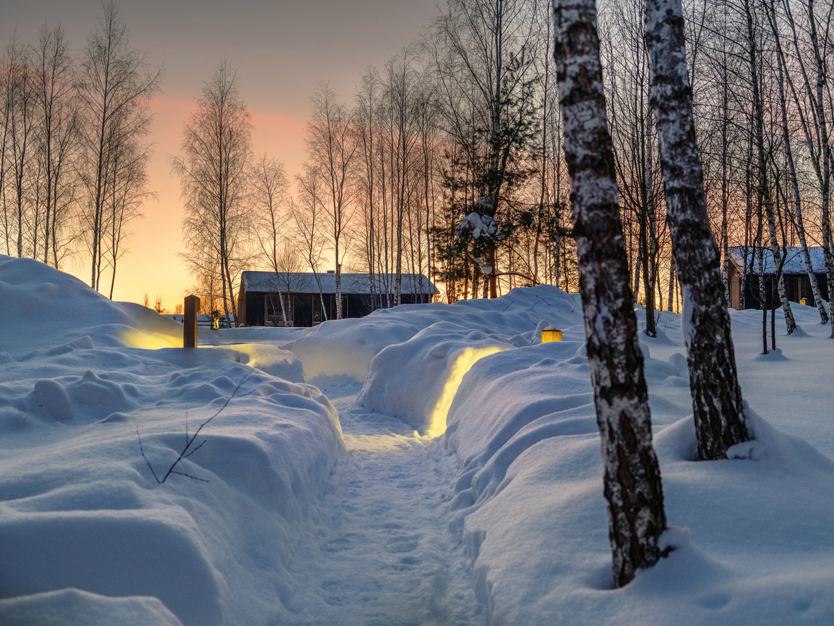 Загородный поселок без заборов с ухоженной территорией
