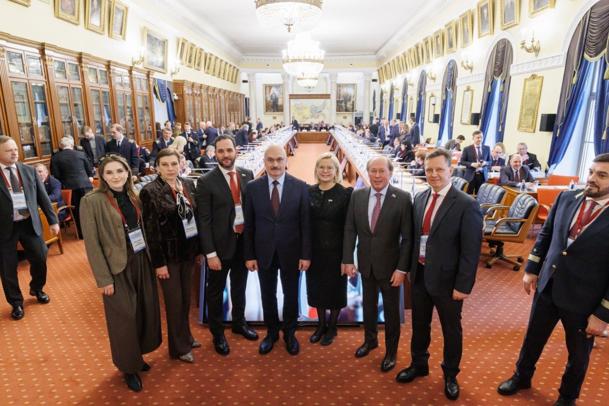 Члены Комитета ГД по науке и высшему образованию во время заседания в Санкт‑Петербургском горном университете имени императрицы Екатерины II 