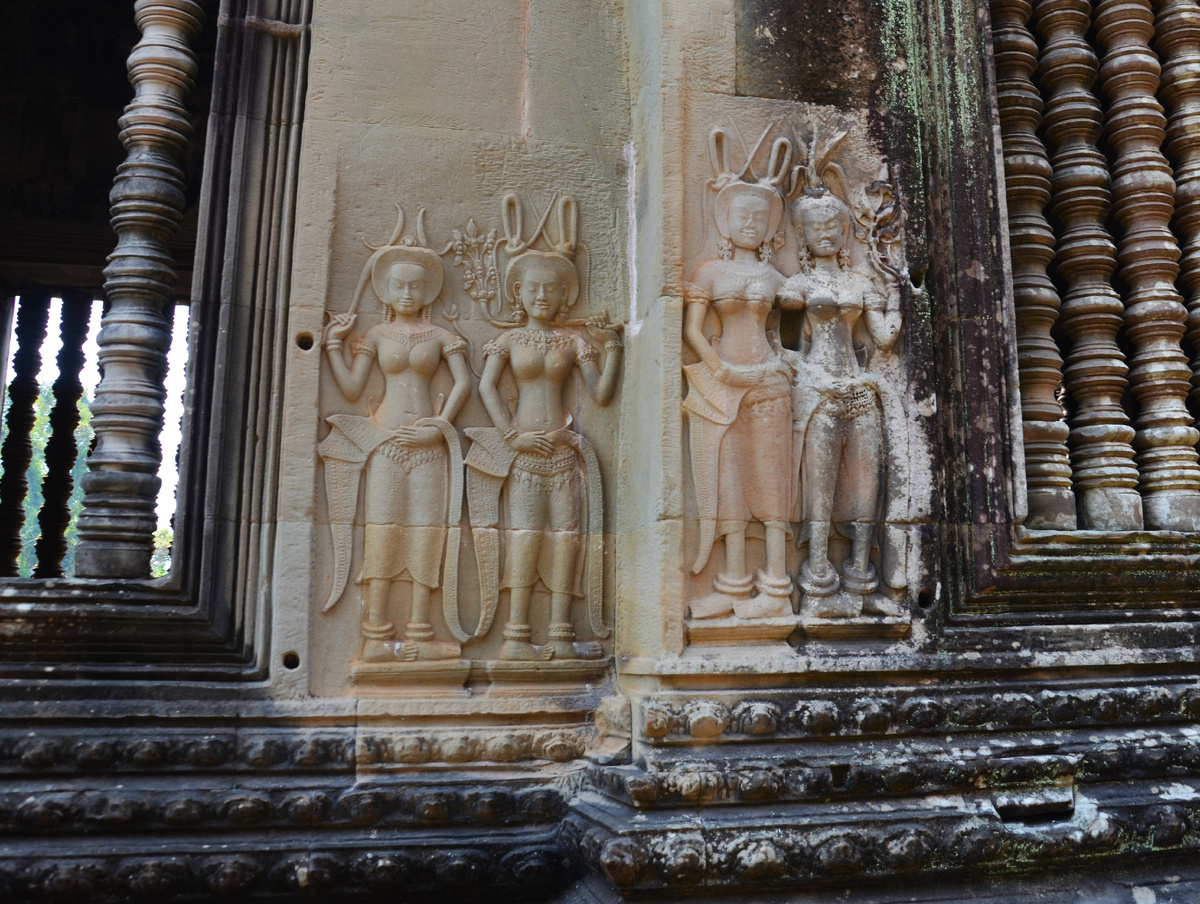Апсары в Ангкор-Вате. Фото автора.