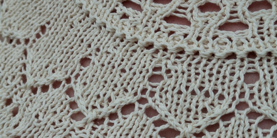 Футболка с круглой кокеткой "Корона"