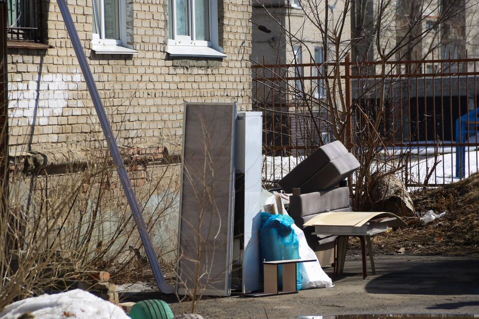    Аварийный дом на улице Тимуровская, 37 в Барнауле. Источник: Виталий Барабаш/"Толк"