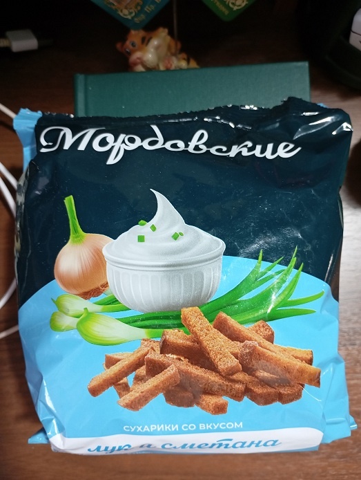 Нижний Новгород, 30 марта 2026. Вскрыла вторую пачку сухариков из "Светофора". 