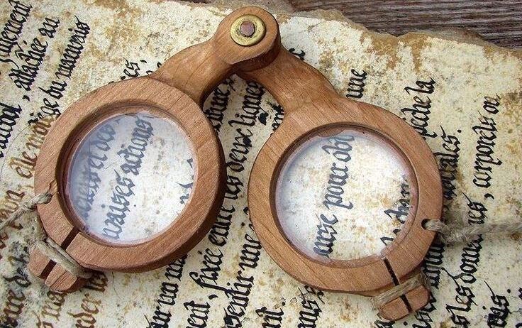 Обычные средневековые очки.