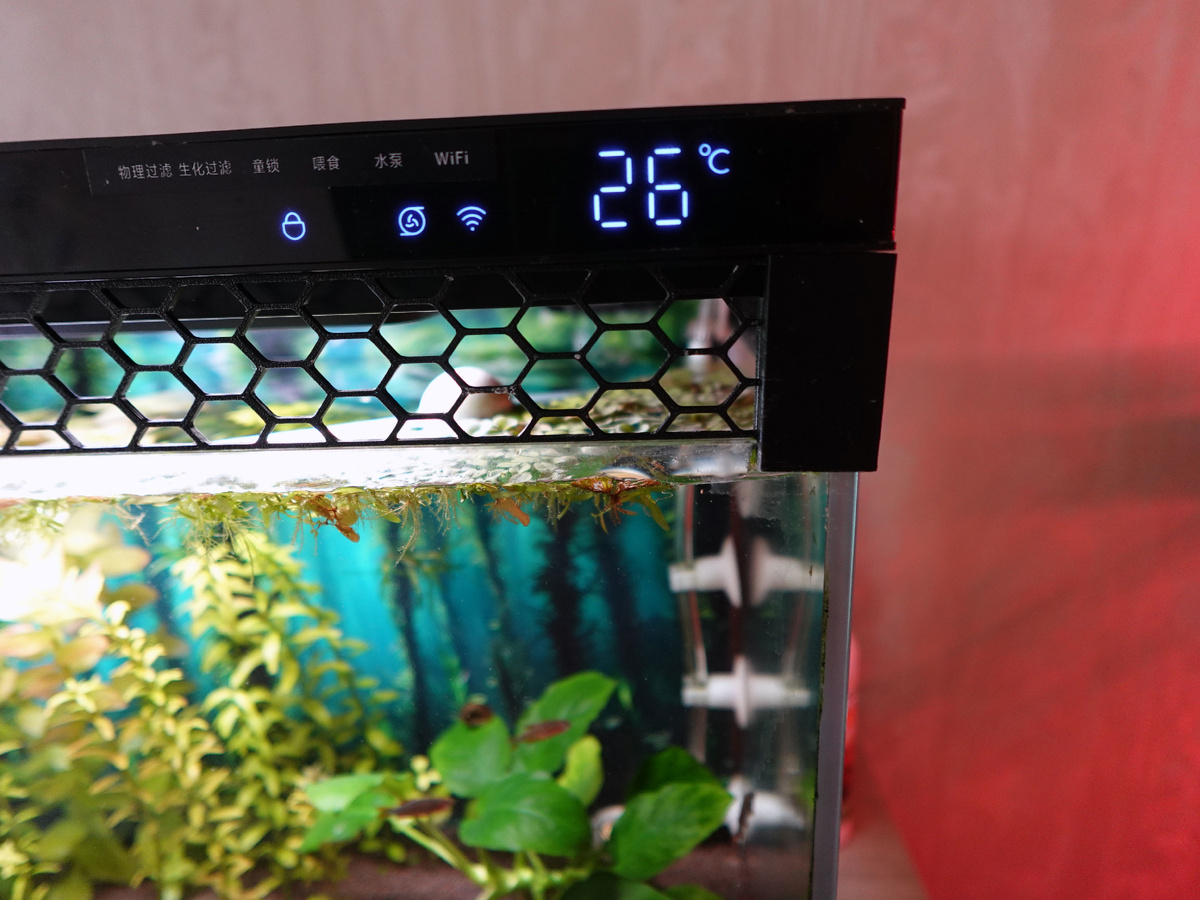 С долитой до кромки водой