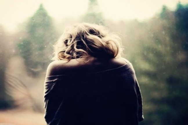     "Мин эстән генә яратып йөрөгән егет дуҫы менән таныштырҙы..."