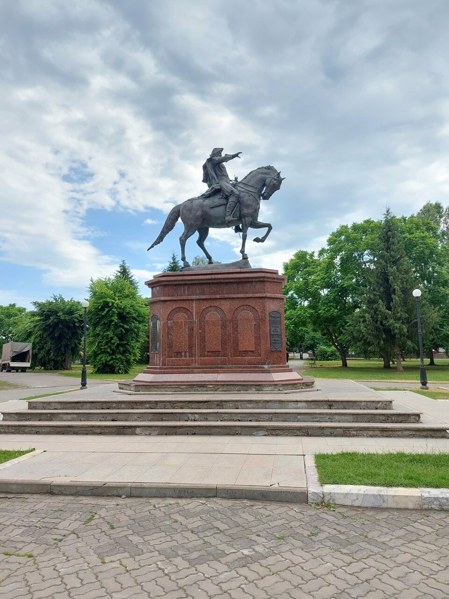Памятник Петру I  в городе Бийск