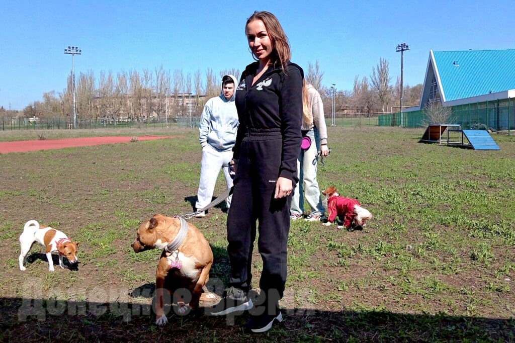 Инструктор Нина Ширшина со своей собакой Никой /Фото: Виктория Павлова