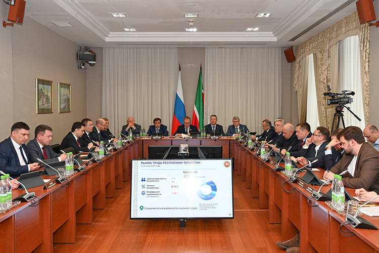    «В 2025 году республика побила собственный рекорд, введя 3,5 млн кв. метров жилья. Татарстан сохранил за собой лидерство в Приволжском федеральном округе».   
Фото: gossov.tatarstan.ru