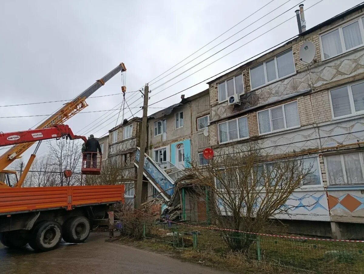    Конструкции были незаконно установлены собственниками квартир