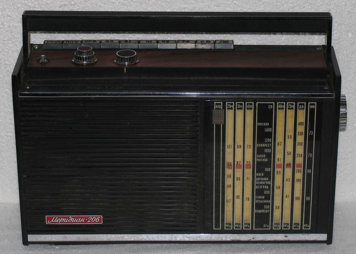 Вот такой приемник отдал мне дед для записи с радио! Фото: oldradio.ru