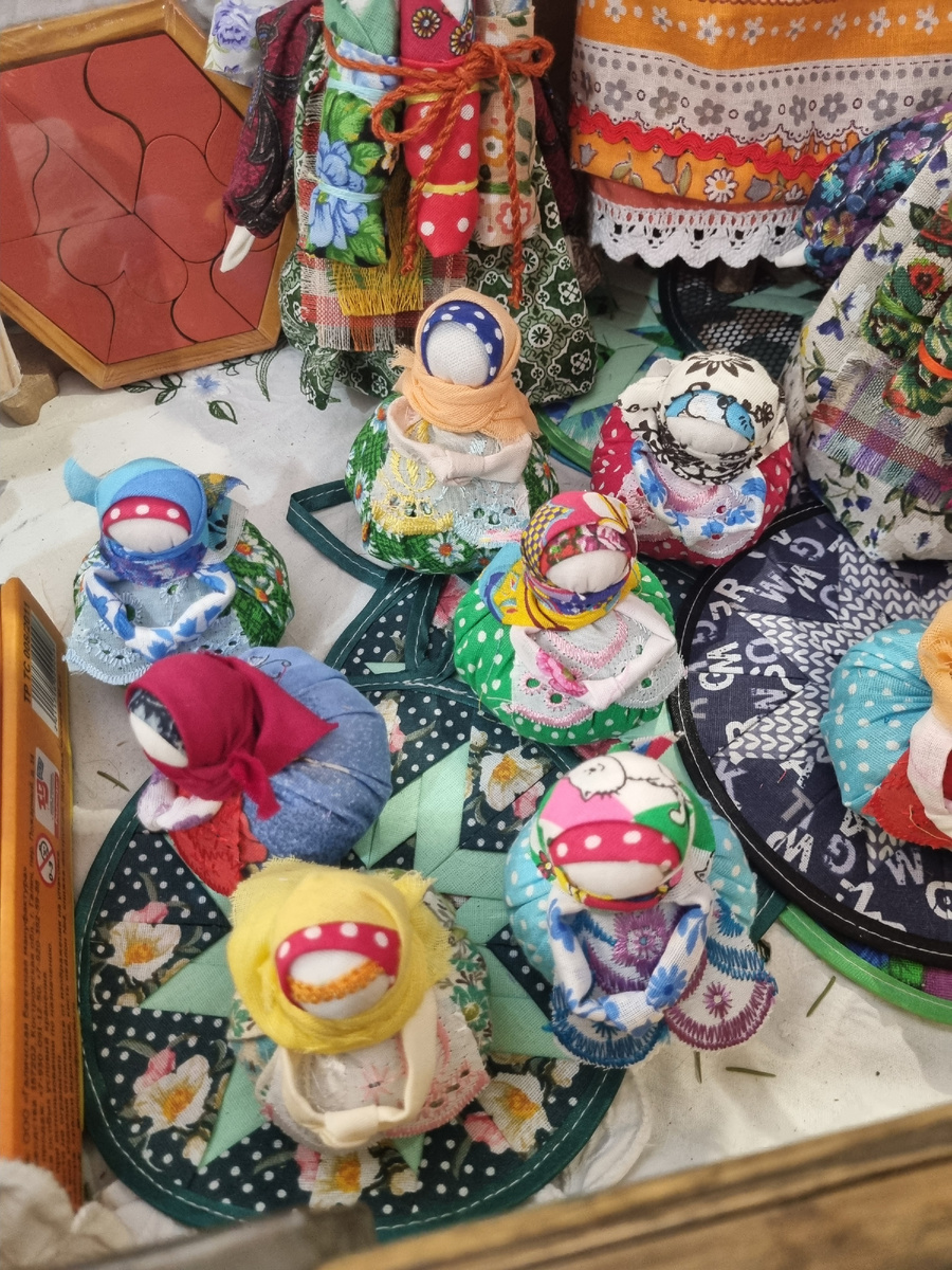 Яркие красотули по 400 руб за штуку.