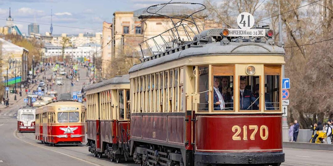 Парад трамваев: колонна исторической техники проехала по центру столицы