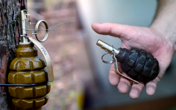 Многие до сих пор верят, что насечки Ф-1 нужны для ровного разрыва на осколки, но это далеко не так. Как работает ребристый корпус